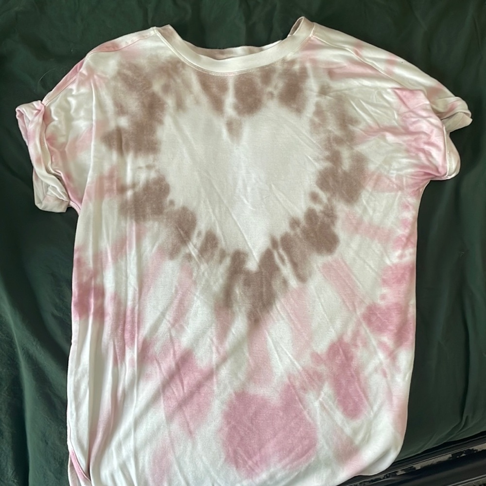 Heart tye dye tee